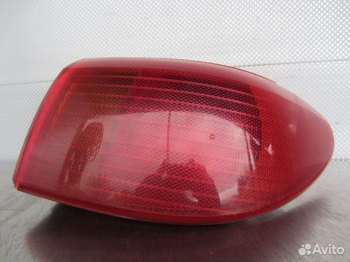 Фонарь правый Mazda Demio DY ZJ 2004