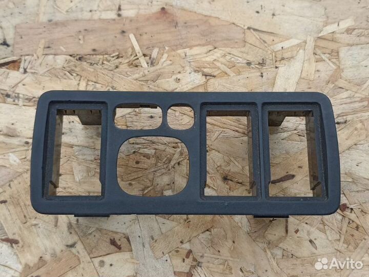 Накладка торпеды левая Toyota Avensis ZZT251