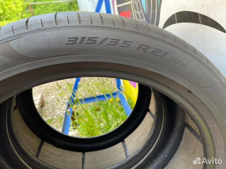 Pirelli P Zero PZ4 315/35 R21