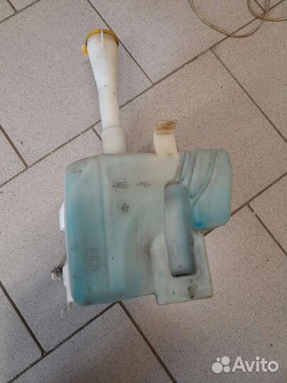 Бачок омывателя Nissan almera n16