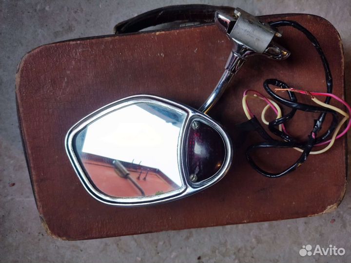 Боковое зеркало
