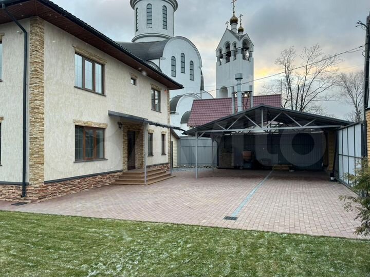 Коттедж 200 м² на участке 6 сот.