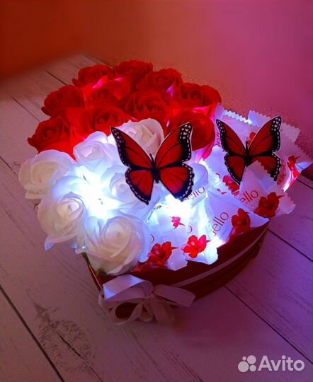 Коробка сердце с розами и подсветкой