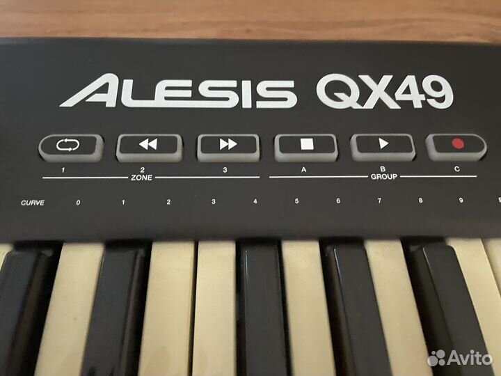 Midi клавиатура Alesis QX49