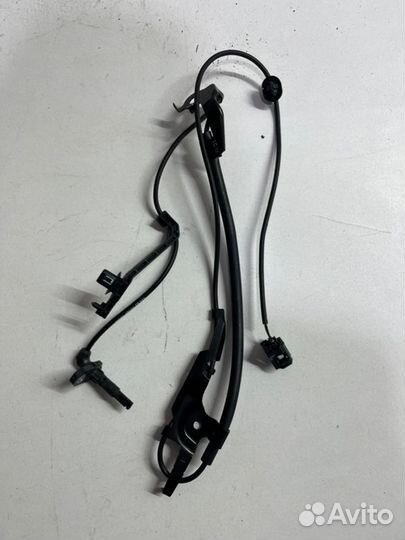 Датчик abs передний левый Toyota Camry V70/V75