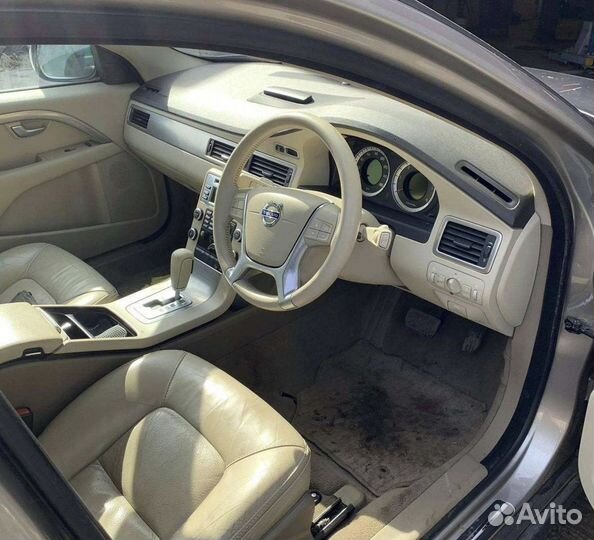 Volvo XC70 II 2010 г по запчастям