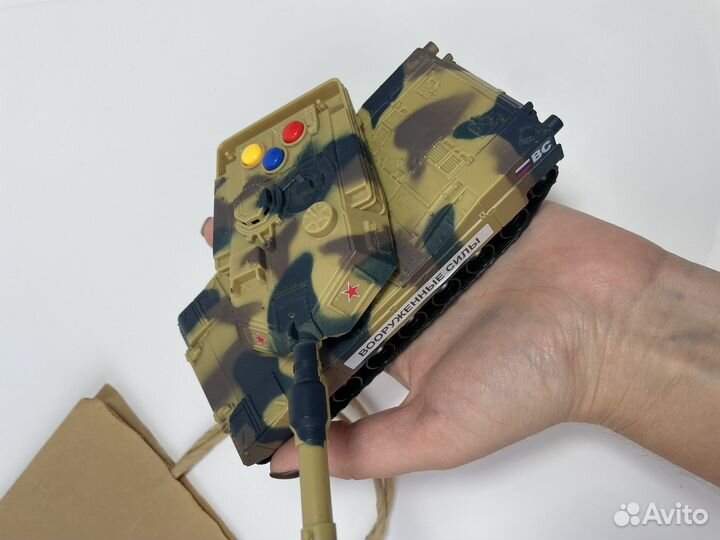 Игрушечный танк