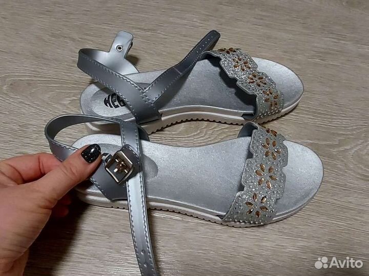 Босоножки для девочки