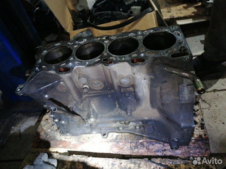 Блок цилиндров Nissan Primera FHP11 SR20DE 11