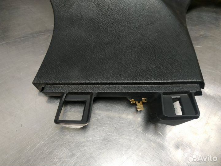 Обшивка багажника задняя правая Jeep Grand