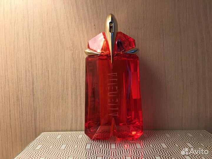 Mona di Orio, Amouage и др., распив