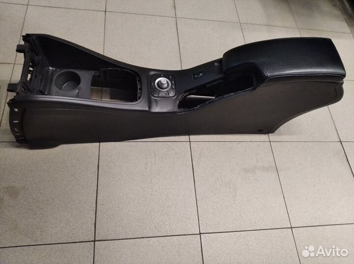 Подлокотник Рено Меган 3 механика 2010 год