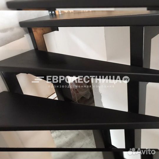 Лестница на второй этаж металлическая