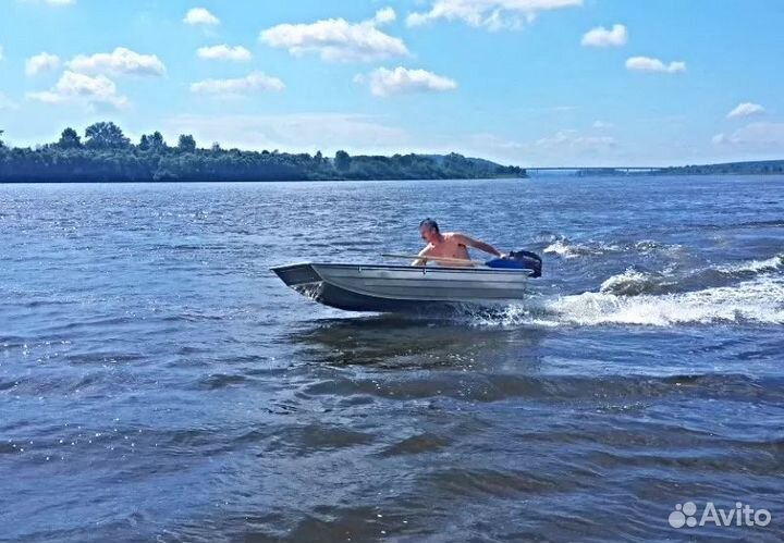 Моторно-гребная лодка Тактика 270