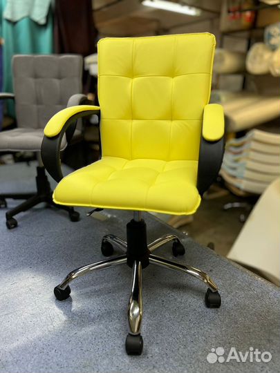 Офисное кресло