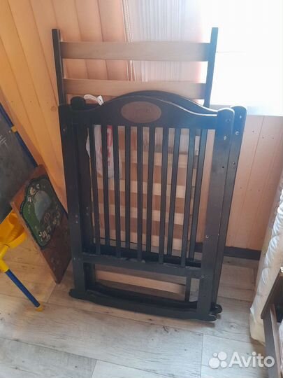 Детская кровать с бортиком и матрасом