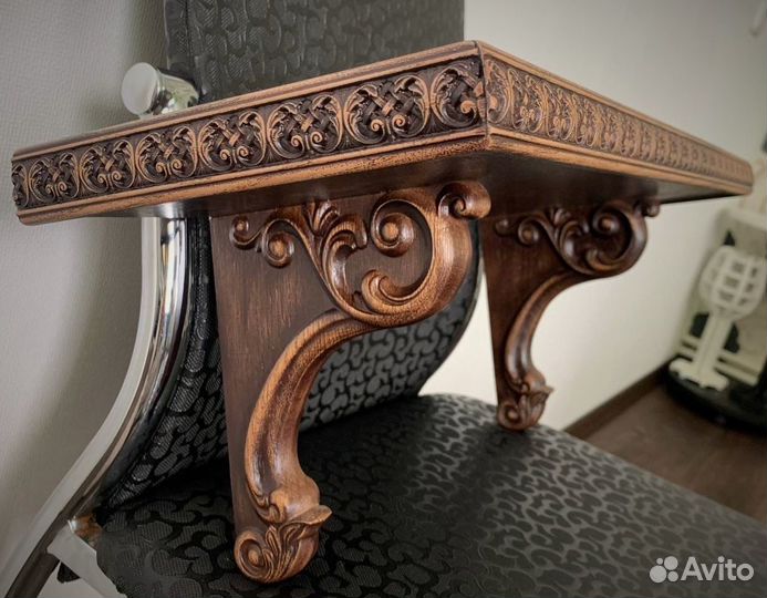 Резная полка из дерева