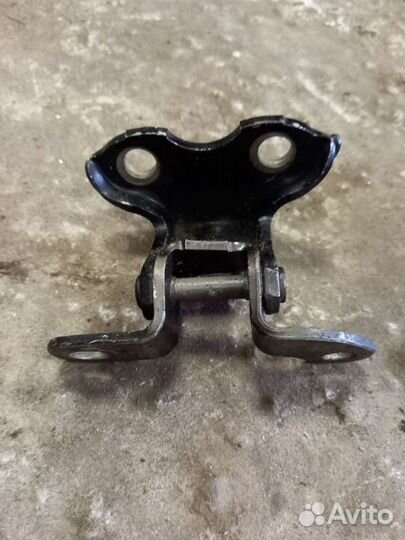 Петля двери задняя левая верхняя Camry 40