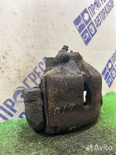 Суппорт передний правый Volkswagen Passat B6 седан