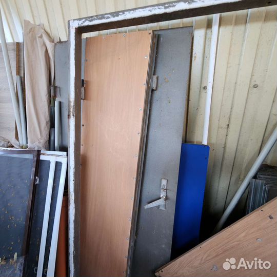 Металлическая дверь бу 3 шт