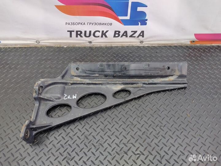 81155113198 Кронштейн бака AdBlue Man TGX