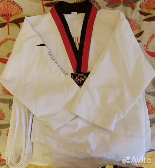 Добок, перчатки для тхэквондо