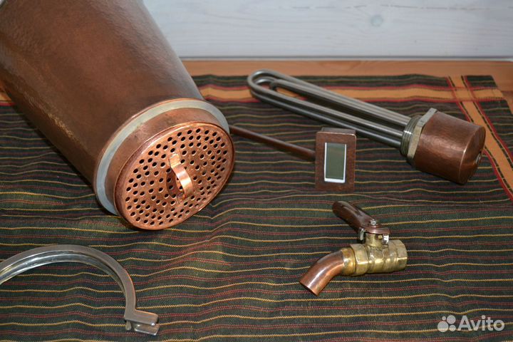 Медный аламбик, перегонный куб, самогонный аппарат