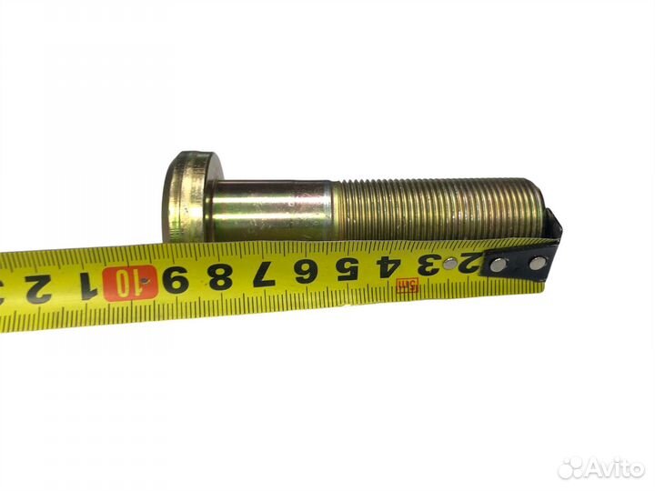 Шпилька колесная задняя для тягачей sitrak