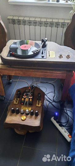 Виниловый проигрыватель