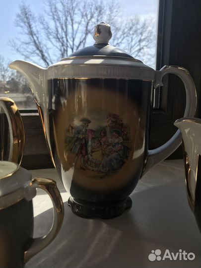 Продам большой сервиз (чайно-кофейный)