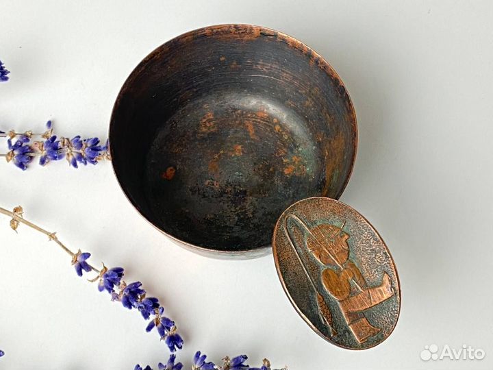 Винтажная медная пепельница с ручкой