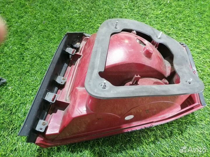 Задняя, левая фара kia