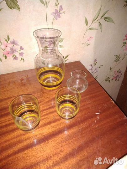Графин со стаканами
