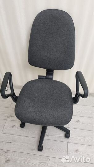 Компьютерное офисное кресло