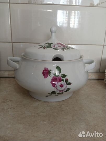 Набор столовой посуды,розы