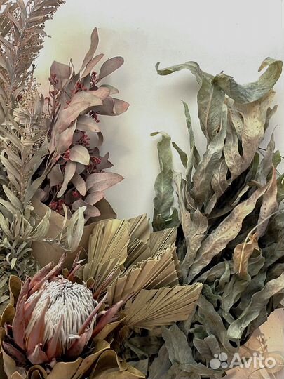 Букет из сухоцветов в вазе