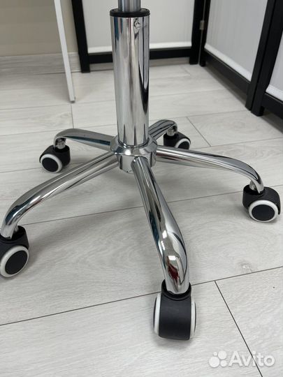 Стул для визажиста бровиста