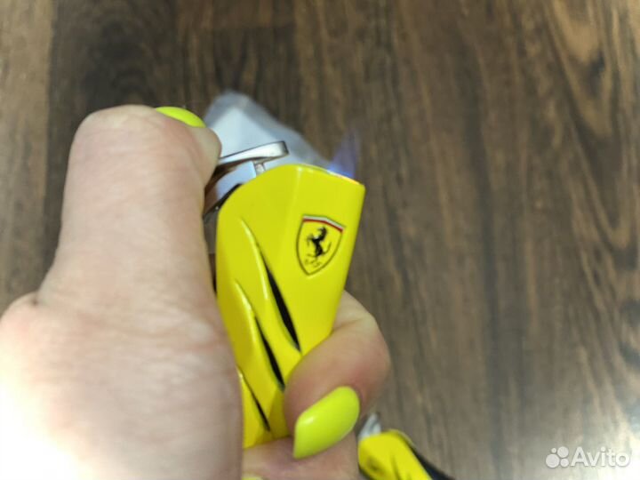 Marlboro Ferrari коллекционная турбо зажигалка