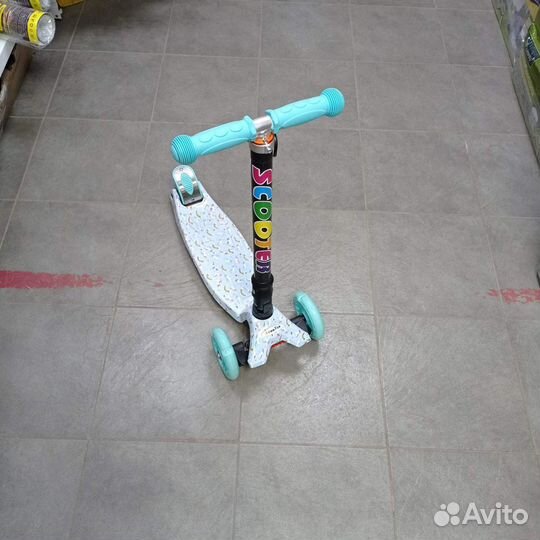 Самокат 3-х колесный со складной ручкой и принтом