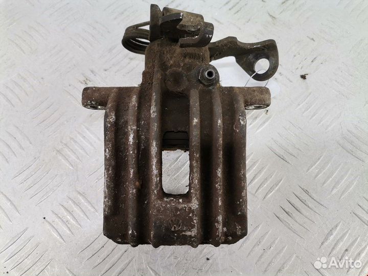 Суппорт задний правый для Audi A4 B5 8E0615424