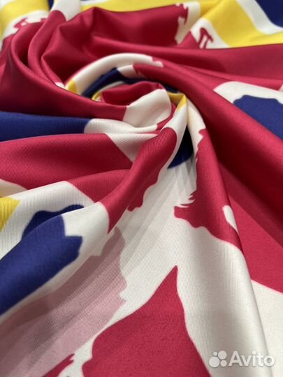 Шелковый платок Hermes фуксия разноцветный