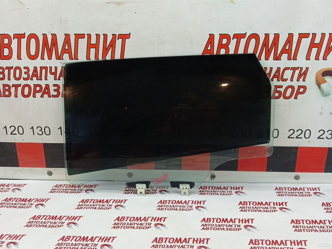 Стекло заднее левое Джили Кулрей SX11