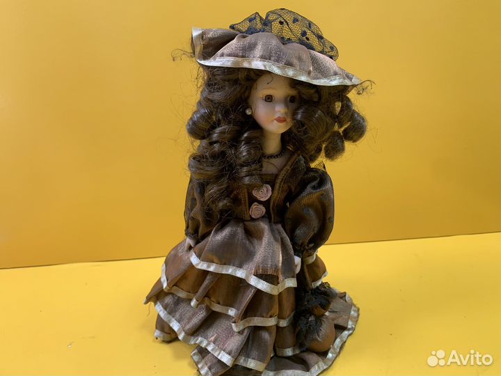 Z.6618 кукла фарфор коричневая