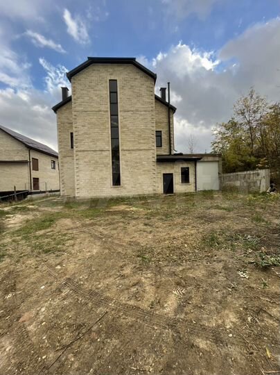 Дом 1200 м² на участке 9 сот.