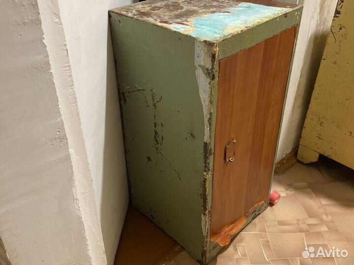 Сейф, шкаф металлический с замком