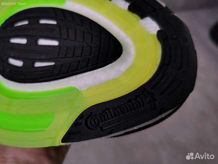 Беговые кроссовки adidas ultraboost 22