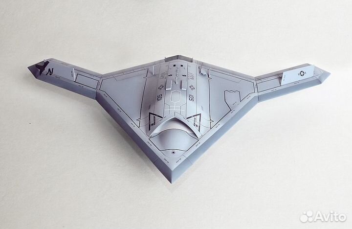 Модель дрона X-47B 