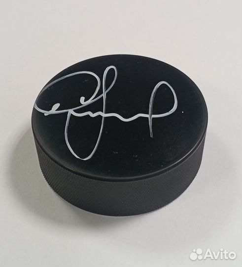 Автограф на шайбе Игоря Ларионова