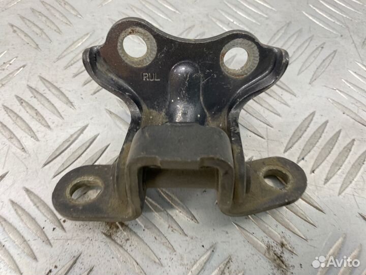 Б/У петля двери задний левый Hyundai Solaris 1 RB