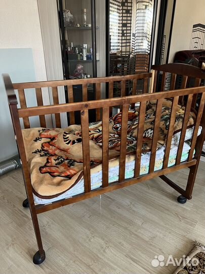 Детская кроватка